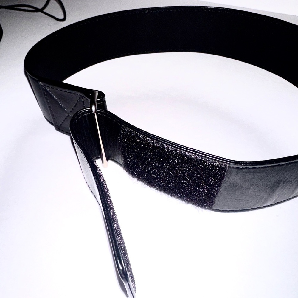 CHANEL CC Logo Kids Leather Belt - Picture 6 of 9